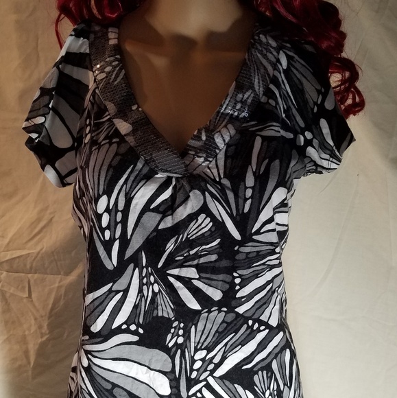 Drama Added V-neck Short Sleeve Print Apt 9 Top - Picture 5 of 8